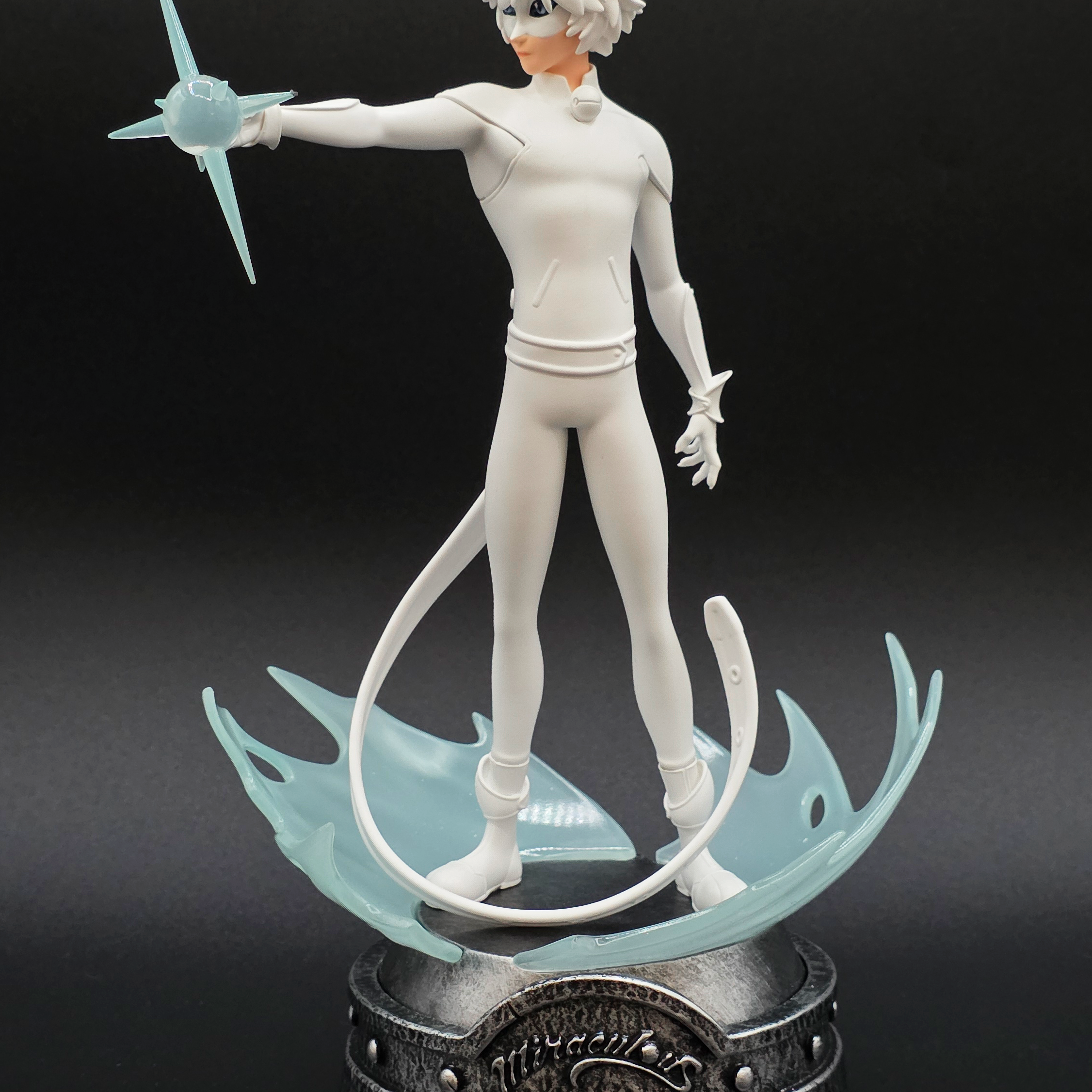 Cat Blanc Art Figure